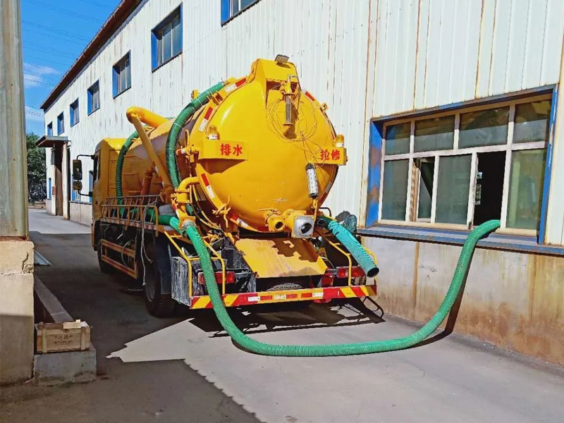 赛虹桥厂区化粪池清理